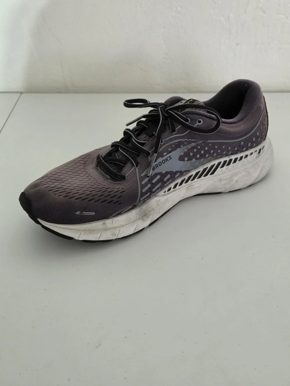 Brooks Men’s Adrenaline 21 GTS Running Shoes Gray Purple Size 11 Worn